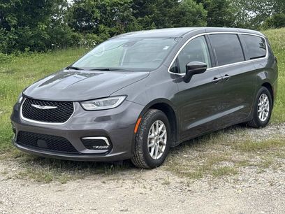 Used 2023 Chrysler Pacifica Touring-L