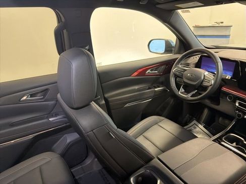 Used 2025 Chevrolet Traverse Z71 image 30