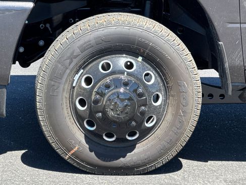 New 2026 RAM 3500 Laramie AWD/4WD image 24