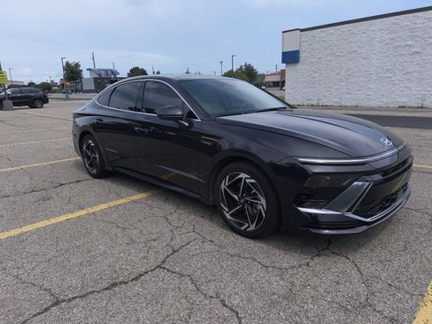 Used 2024 Hyundai Sonata SEL w/ Convenience Package FWD image 16