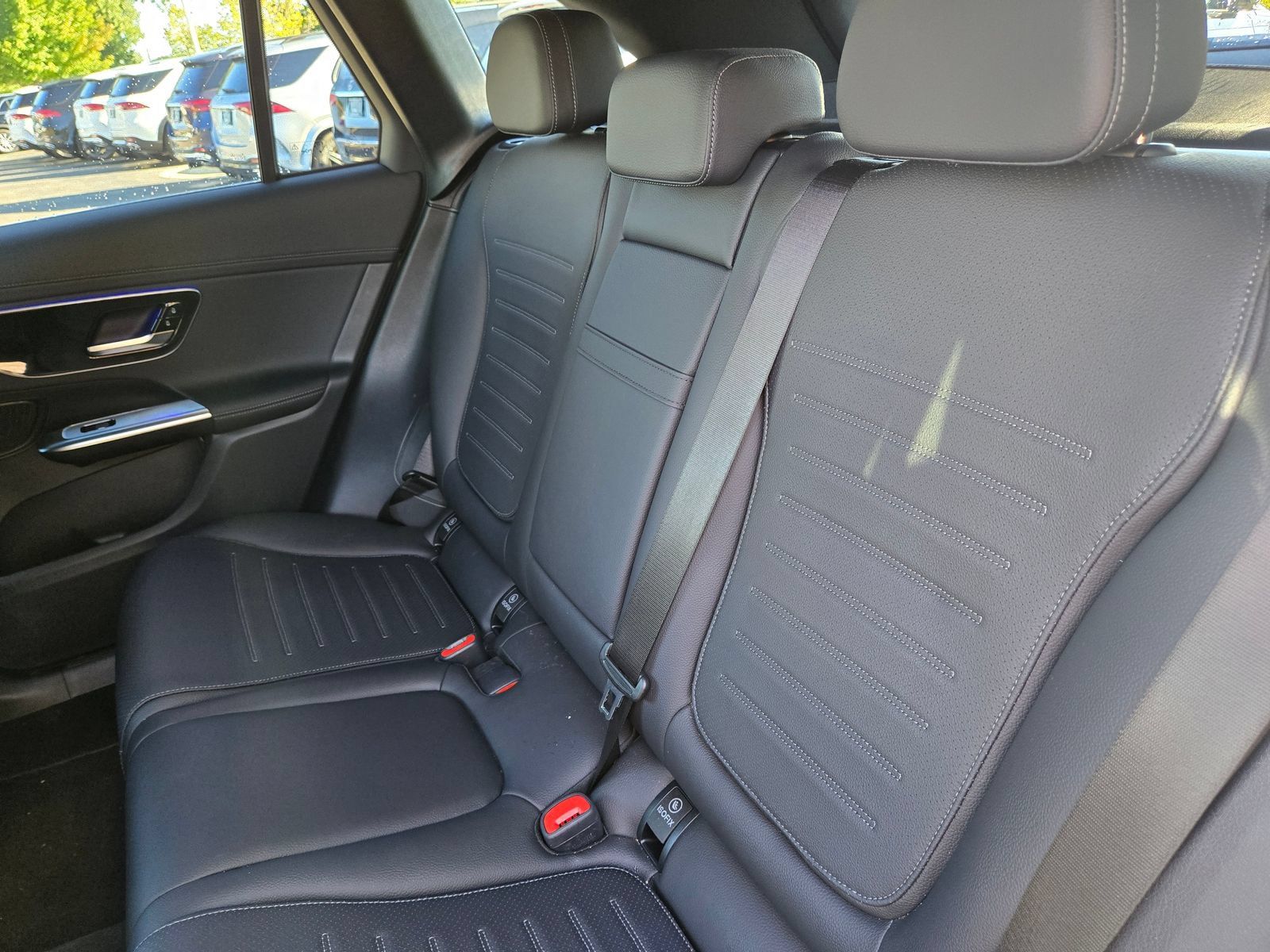 Used 2025 Mercedes-Benz GLC 350e 4MATIC image 10