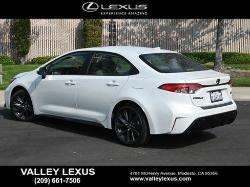 Used 2024 Toyota Corolla SE w/ SE Premium Package FWD image 4