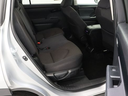 Certified 2025 Toyota Highlander LE FWD image 36