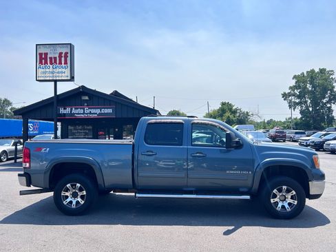 Used 2007 GMC Sierra 2500 SLT w/ Z71 Off-Road Package AWD/4WD image 11