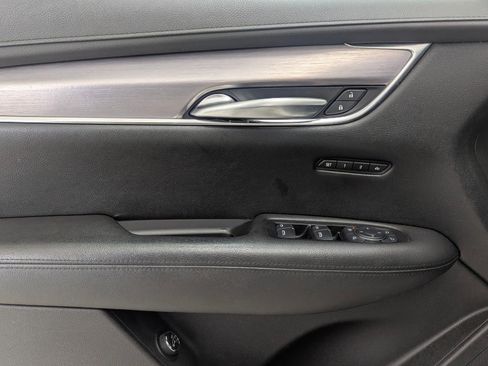 Used 2017 Cadillac XT5 Luxury w/ Driver Awareness Package image 12