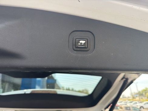 Used 2017 Chevrolet Equinox Premier w/ Enhanced Convenience Package image 22