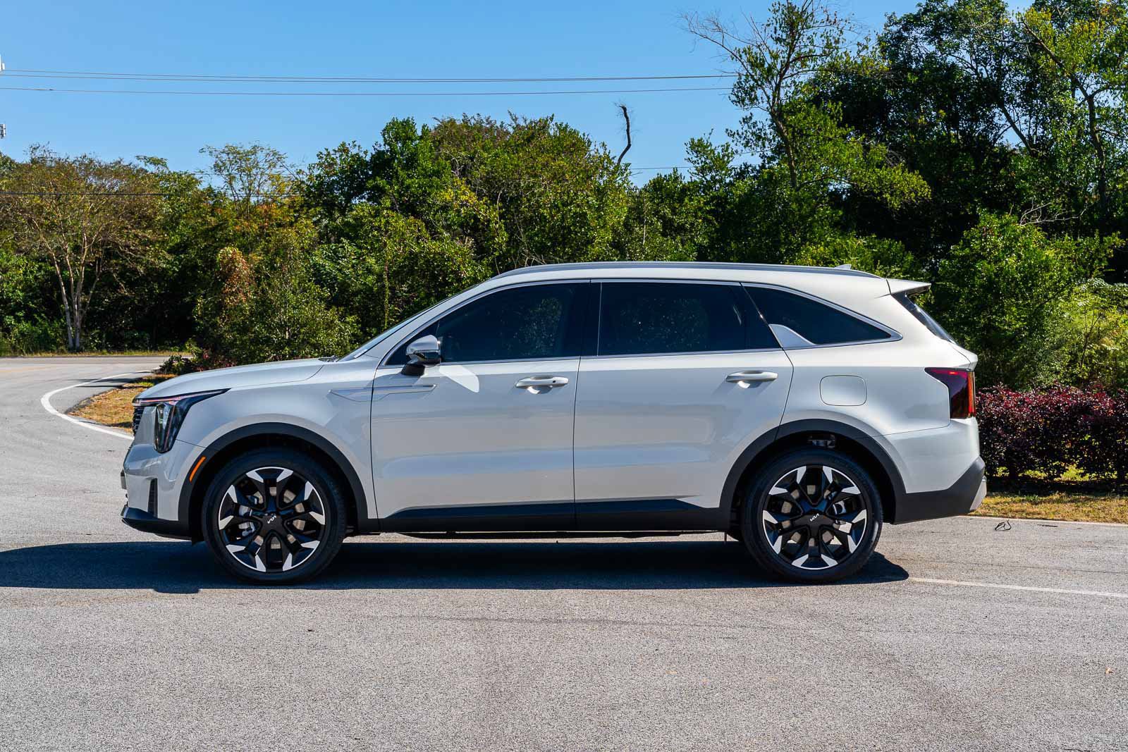 Used 2026 Kia Sorento EX w/ EX Premium Package FWD image 4