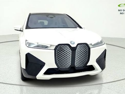 Used 2023 BMW iX xDrive50 w/ Sport Package AWD/4WD image 2