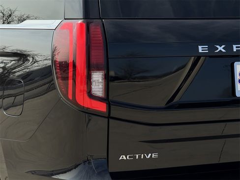 Used 2025 Ford Expedition Active image 10