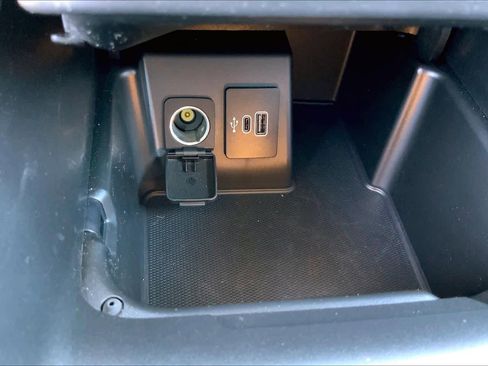 Certified 2025 Ford Explorer Active image 32