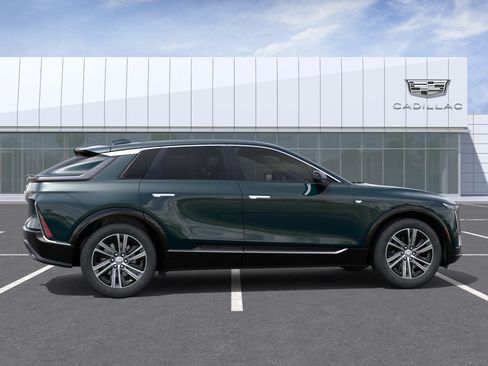 New 2026 Cadillac Lyriq Luxury RWD image 5