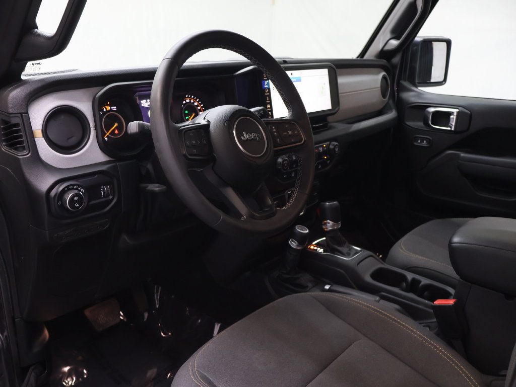 Used 2025 Jeep Gladiator Sport AWD/4WD image 17