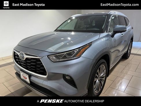 Certified 2024 Toyota Highlander Platinum AWD/4WD image 1