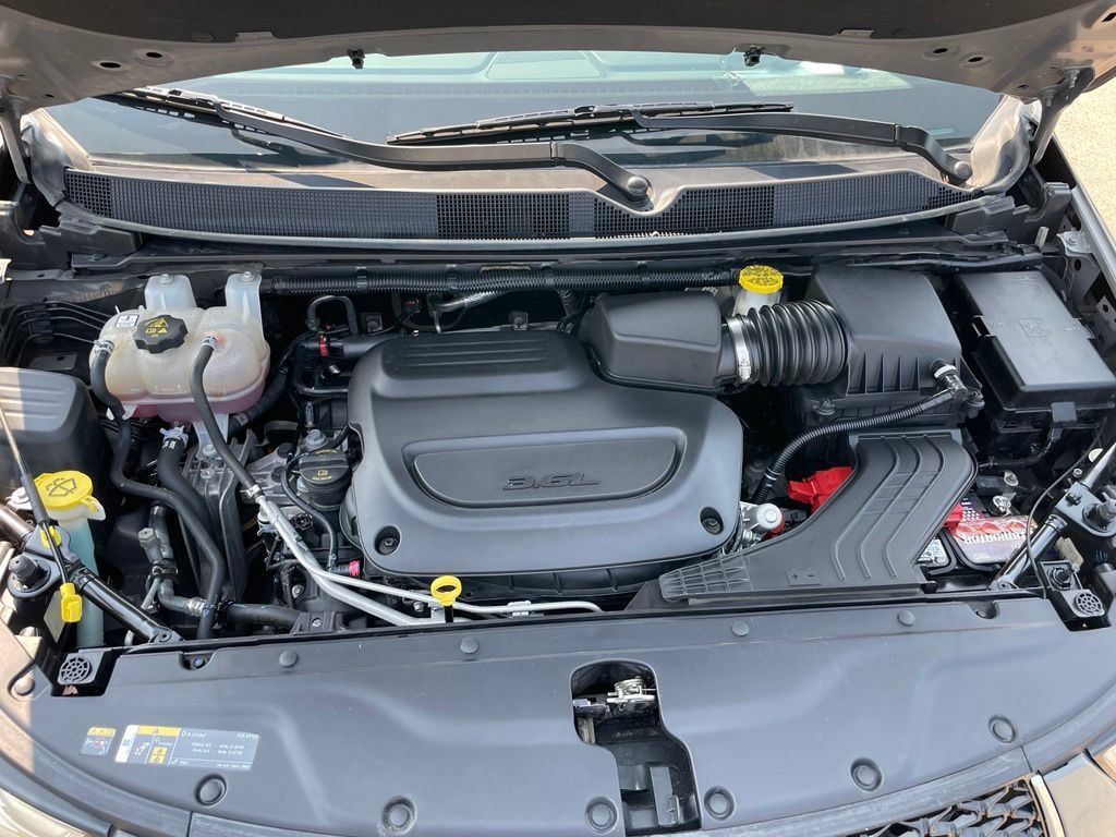 Used 2023 Chrysler Pacifica Touring-L FWD image 33