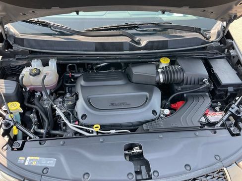 Used 2023 Chrysler Pacifica Touring-L FWD image 33