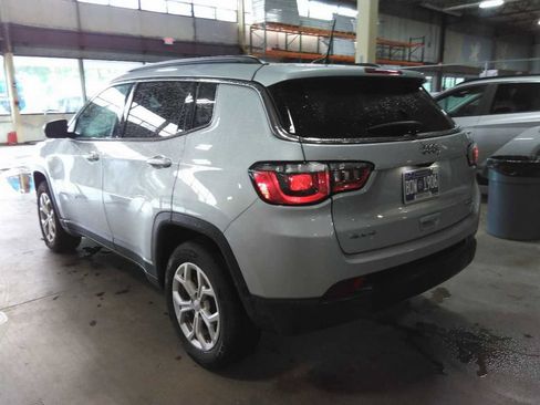 Used 2024 Jeep Compass Latitude AWD/4WD image 4