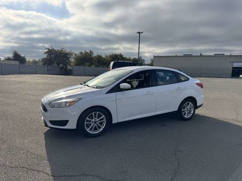 Used 2017 Ford Focus SE image 6