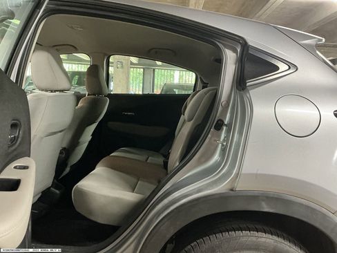 Used 2022 Honda HR-V LX image 9