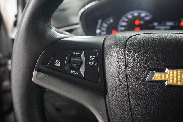 Used 2022 Chevrolet Trax LT w/ LT Convenience Package FWD image 16