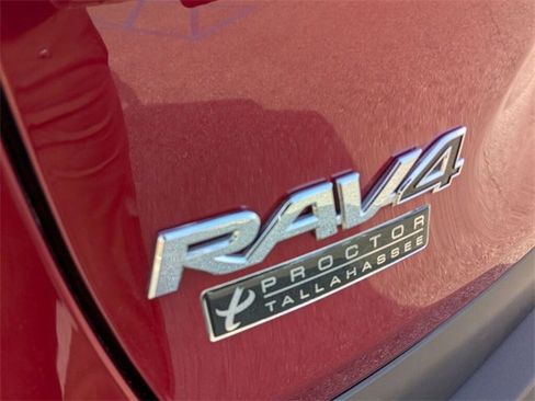 Used 2021 Toyota RAV4 XLE Premium image 12