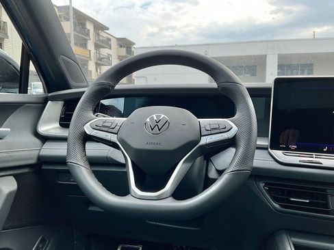 New 2025 Volkswagen Tiguan SE R-Line image 20