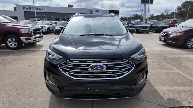 Used 2019 Ford Edge Titanium w/ Cold Weather Package AWD/4WD image 2