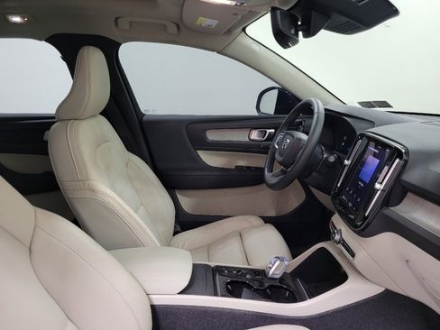Used 2023 Volvo XC40 B4 Ultimate FWD image 21