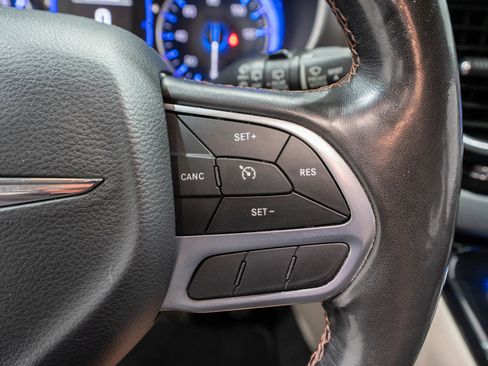 Used 2020 Chrysler Pacifica Touring-L image 22