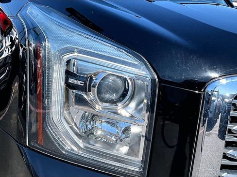 Used 2020 GMC Yukon XL Denali image 31