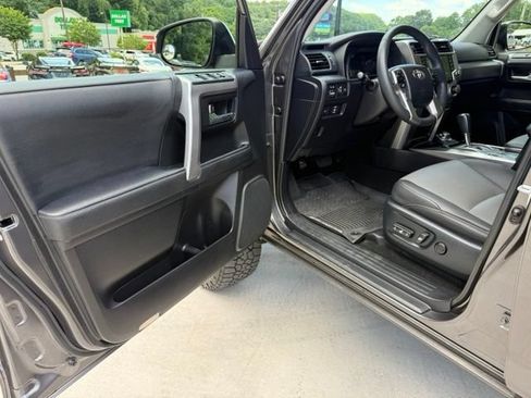 Used 2020 Toyota 4Runner SR5 Premium w/ Moonroof Package AWD/4WD image 16