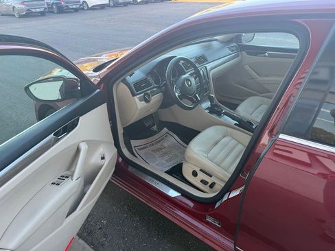 Used 2018 Volkswagen Passat 2.0T SEL Premium image 25