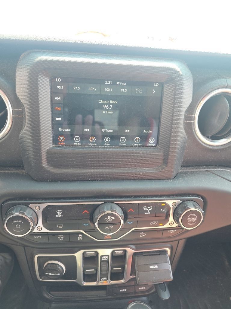 Used 2018 Jeep Wrangler Unlimited Sahara w/ LED Lighting Group AWD/4WD image 46