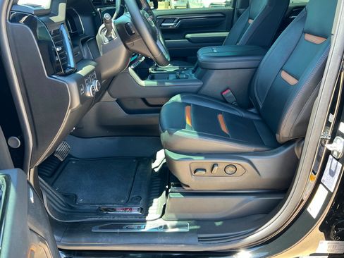 Used 2025 GMC Sierra 2500 AT4 AWD/4WD image 18