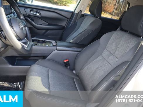 Used 2024 Nissan Rogue SV image 11