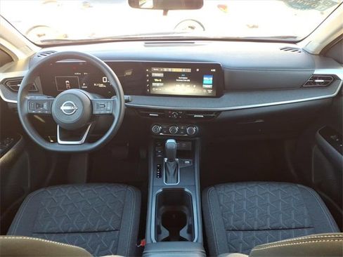 Certified 2025 Nissan Kicks SV image 21