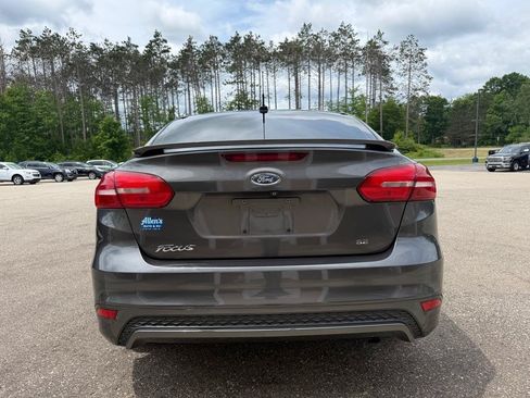 Used 2015 Ford Focus SE w/ SE Sport Package FWD image 5