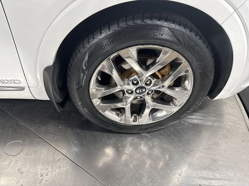 Used 2019 Kia Sorento SX image 17