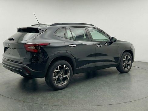 Used 2025 Chevrolet Trax LT image 9