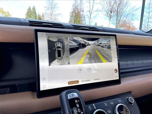 Used 2025 Land Rover Defender 130 X-Dynamic SE image 22