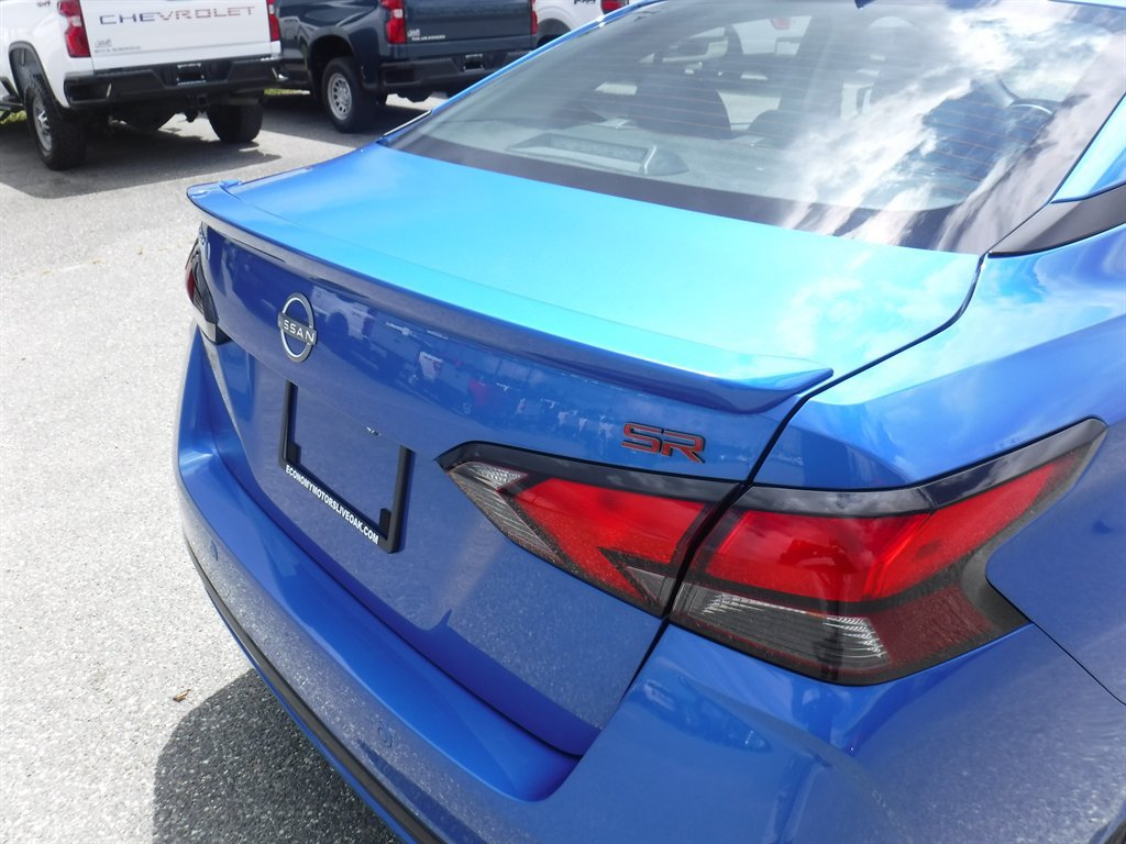 Used 2024 Nissan Versa SR FWD image 5