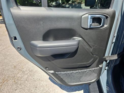 Used 2024 Jeep Wrangler Unlimited w/ Convenience Group AWD/4WD image 16