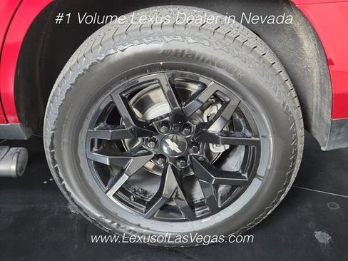 Used 2022 Chevrolet Tahoe Z71 w/ Luxury Package AWD/4WD image 11