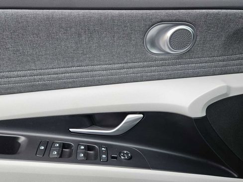 Used 2024 Hyundai Elantra Limited image 25