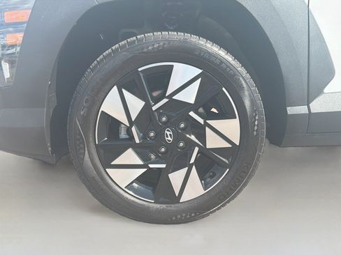 Used 2024 Hyundai Kona SEL w/ Convenience Package AWD/4WD image 11