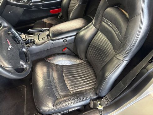 Used 2004 Chevrolet Corvette Coupe w/ Preferred Equipment Group image 33