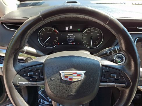 Used 2022 Cadillac XT4 Luxury w/ Cold Weather Package AWD/4WD image 20
