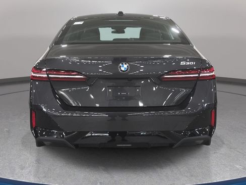 Used 2026 BMW 530i w/ M Sport Package RWD image 7