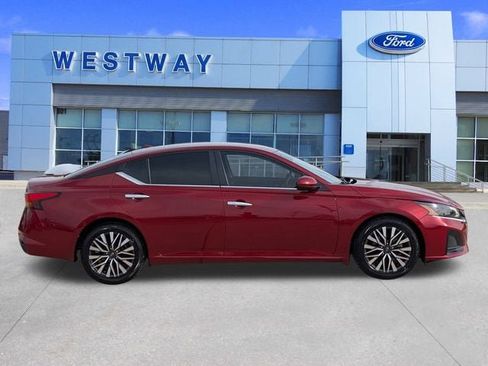 Used 2023 Nissan Altima 2.5 SV image 3