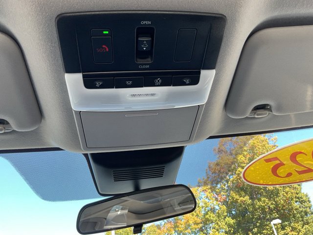 Used 2025 Nissan Sentra SR w/ SR Premium Package FWD image 29