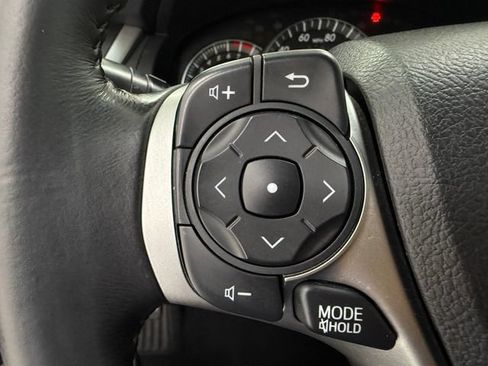 Used 2014 Toyota Camry SE FWD image 11